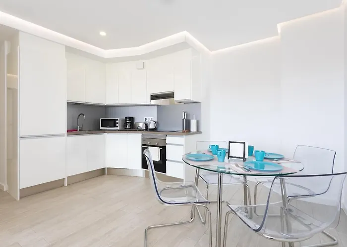 Oceanfront أذيخي