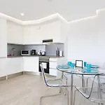Oceanfront أذيخي