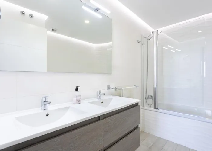 Oceanfront Apartmán *